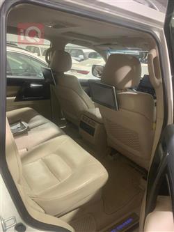 تۆیۆتا لاند کروزەر